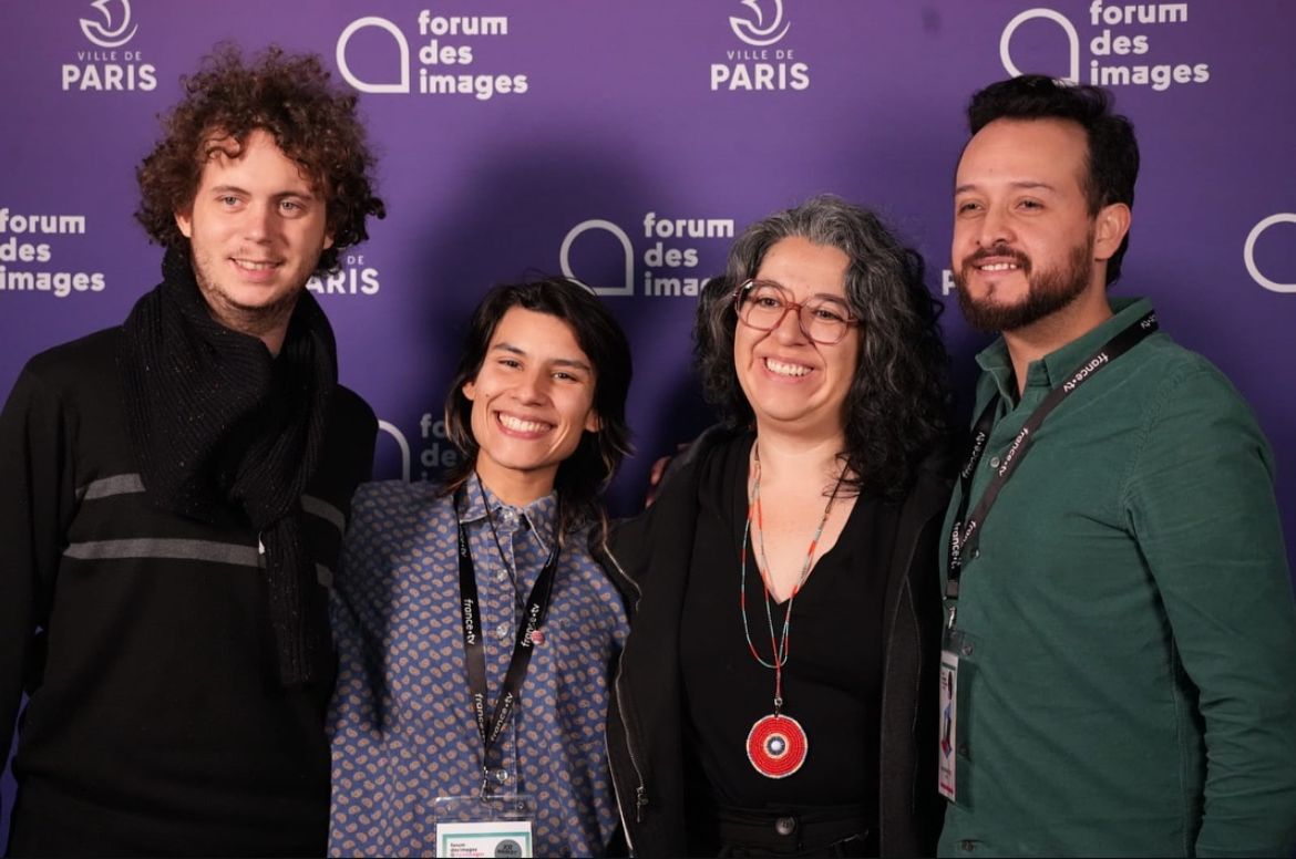 Equipo de EXPYLAB en el Forum des Images de París durante un evento internacional, parte de la proyección internacional del laboratorio